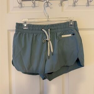 Vuori Clementine 2.0 shorts 2.5” size M blue